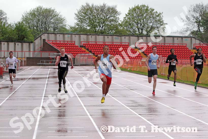 Leon Reid (Bath College) winning 200 metres, British College Championships, Gateshead International Stadium.